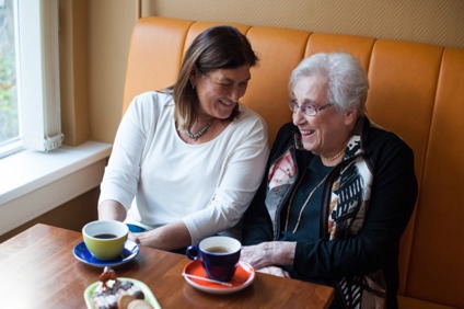 Silverein Welzijn Lachen Met Koffie